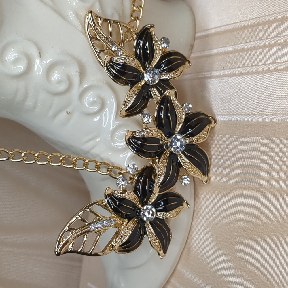 3/$15 Black Enamel Flower Necklace Island Flower Crystals Elegant Formal